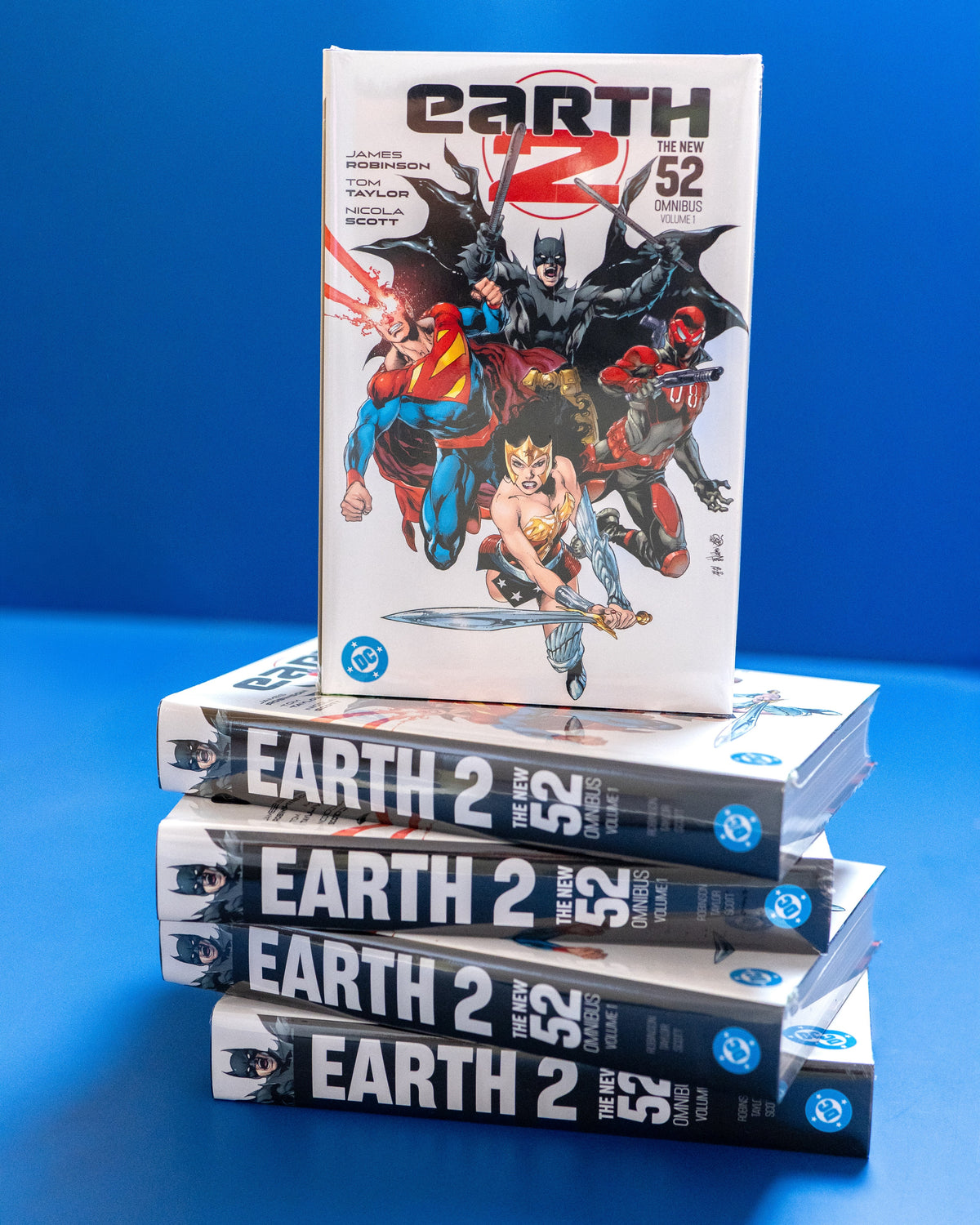 Earth_2_The_New_52_Omnibus_Vol._1_HC_9781799507666