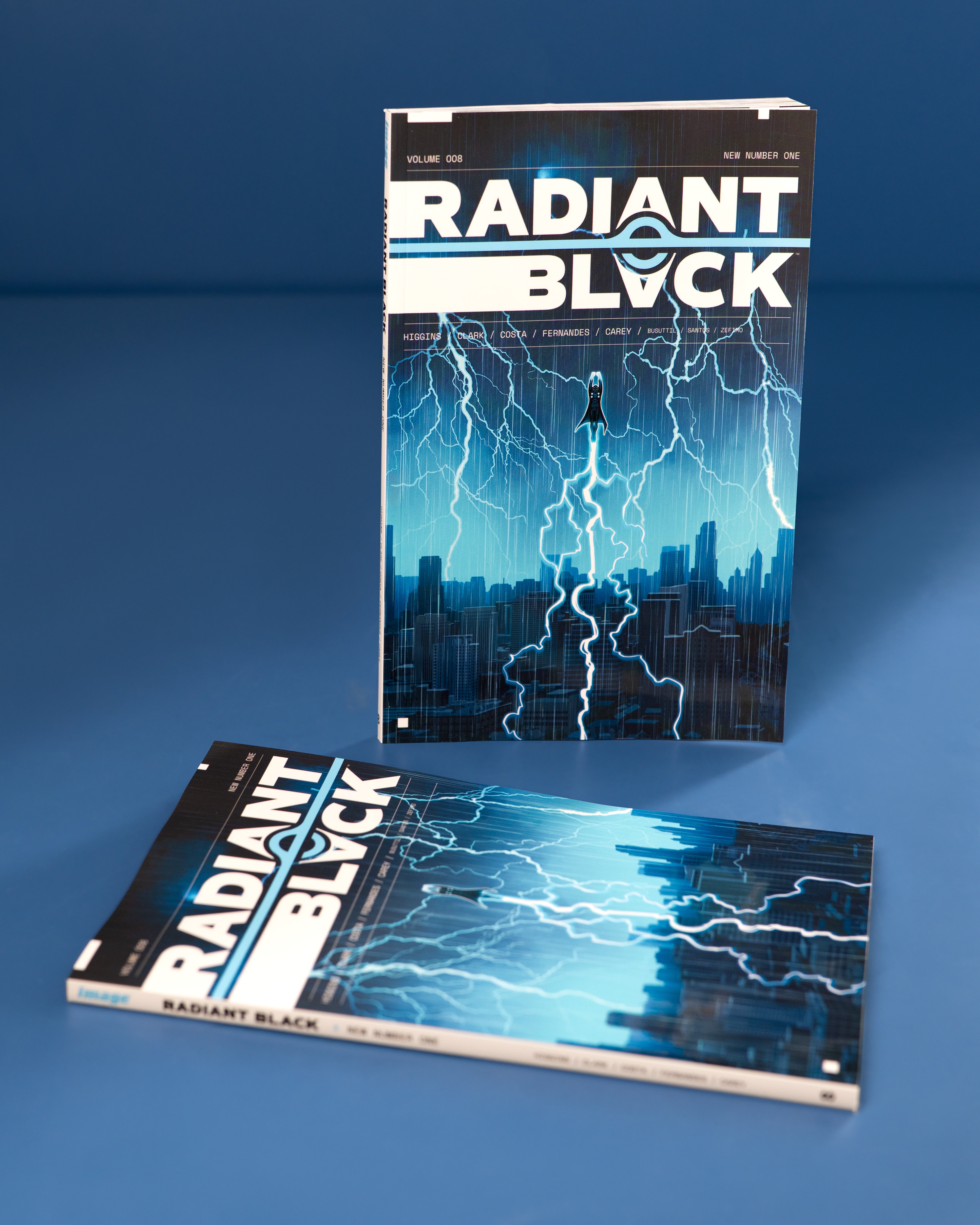 Radiant_Black_TP_Vol_07_9781534332270