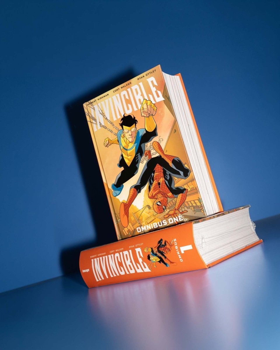 Invincible_Omnibus_HC_Vol_01_Direct_Market_Exclusive_Cory_Walker_Dave_McCaig_Cover_9781534334441