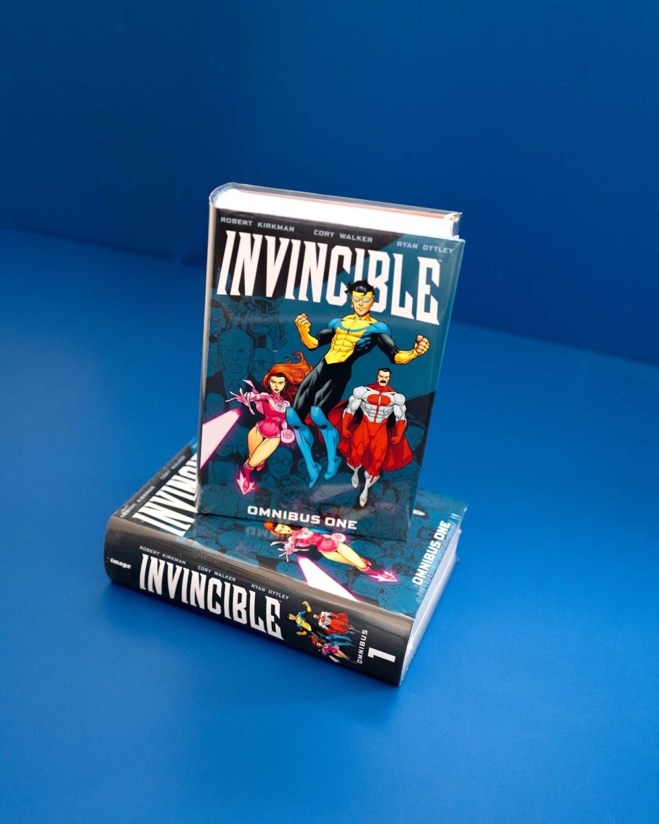 Invincible_Omnibus_HC_Vol_01_Ryan_Ottley_Dave_McCaig_Cover_9781534332980