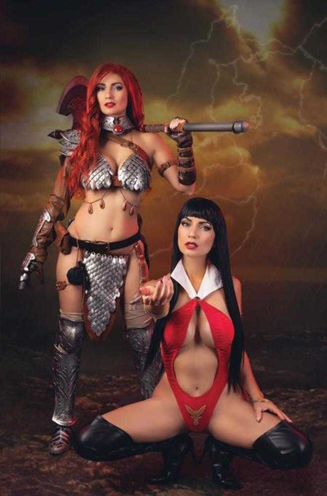 Vampirella vs Red Sonja Red City #1 Cover I Cosplay Vampirella And Red Sonja Ivycosplay Full Art 1:15 Ratio Variant