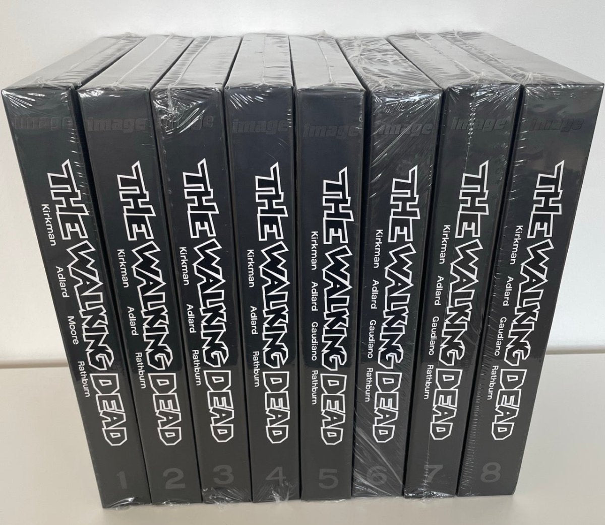 The Walking Dead Omnibus Hardcover Bundle incl. Vol 01 - 08 - Walt's Comic Shop