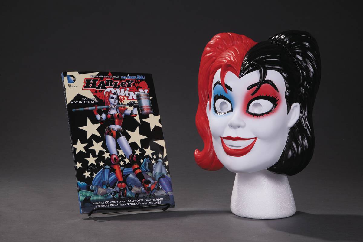 Harley Quinn Book And Mask Set - Walt's Comic Shop